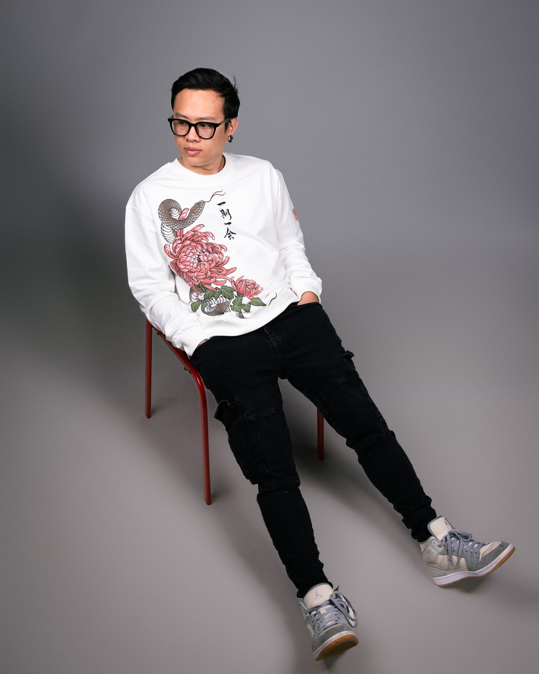 snake and chrysanthemum - sweater.